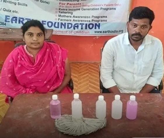 లంచం తీసుకుంటూ ఏసీబీకి చిక్కిన కార్యదర్శి, కారోబార్‌