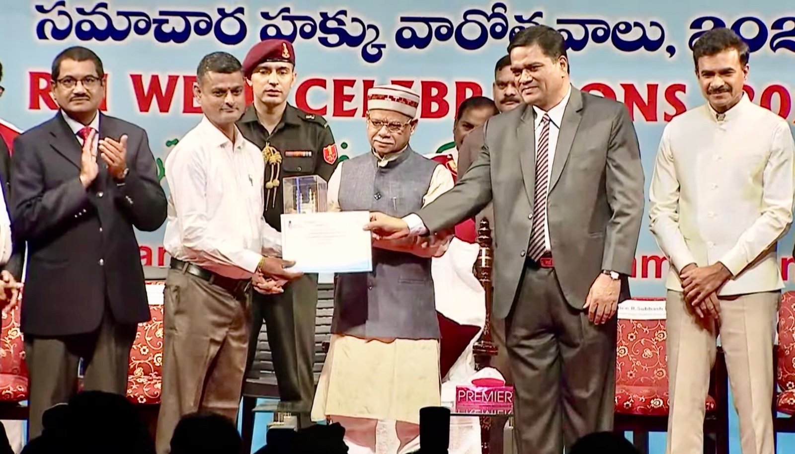 పరకాల వాసికి రాష్ట్రస్థాయి గుర్తింపు.. గవర్నర్‌ చేతుల మీదుగా సత్కారం