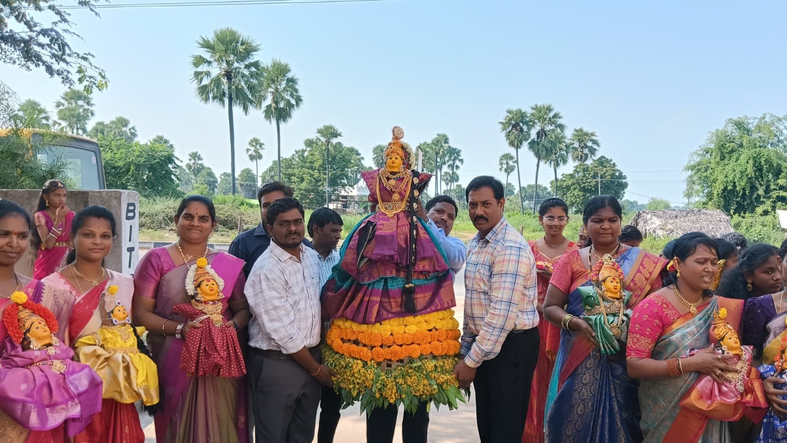 బిట్స్ పాఠశాలలో బతుకమ్మ సంబరాల సందడి.. తెలంగాణ సంస్కృతి, సంప్రదాయాలకు పట్టం!