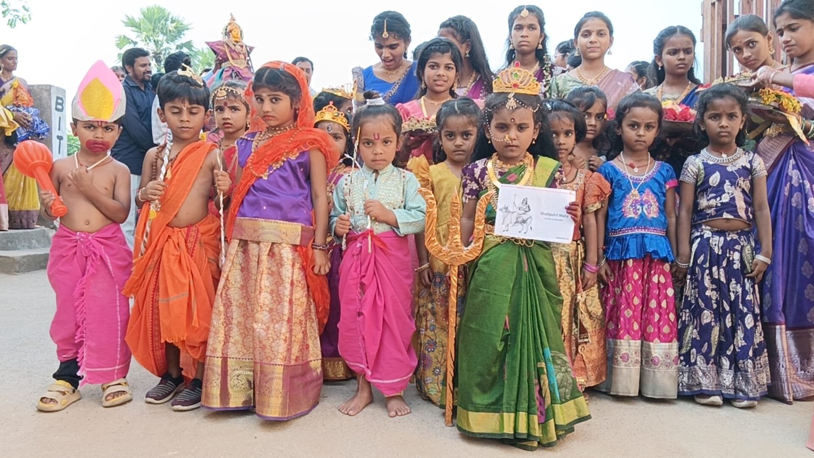 బిట్స్ పాఠశాలలో బతుకమ్మ సంబరాల సందడి.. తెలంగాణ సంస్కృతి, సంప్రదాయాలకు పట్టం! - Additional Image