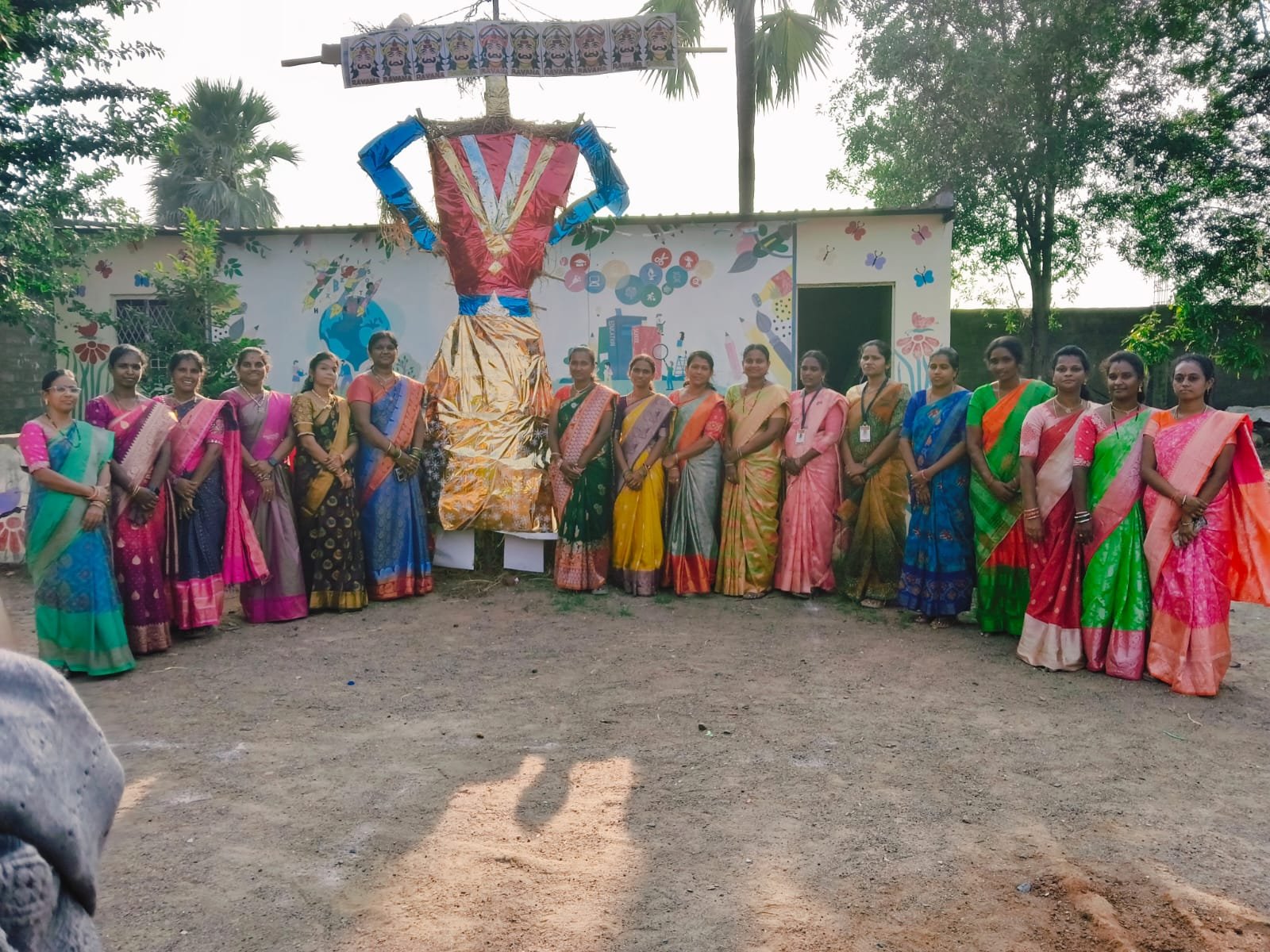 బిట్స్ పాఠశాలలో బతుకమ్మ సంబరాల సందడి.. తెలంగాణ సంస్కృతి, సంప్రదాయాలకు పట్టం! - Additional Image