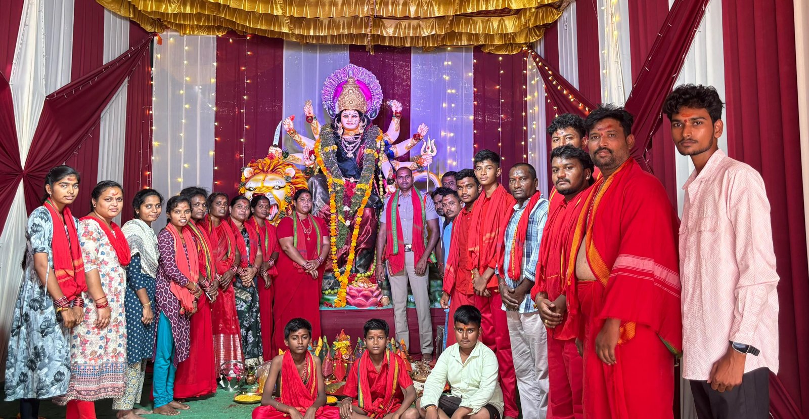 అన్నప్రసాద వితరణలో శ్రీ గణేశ దుర్గ భవాని అసోసియేషన్