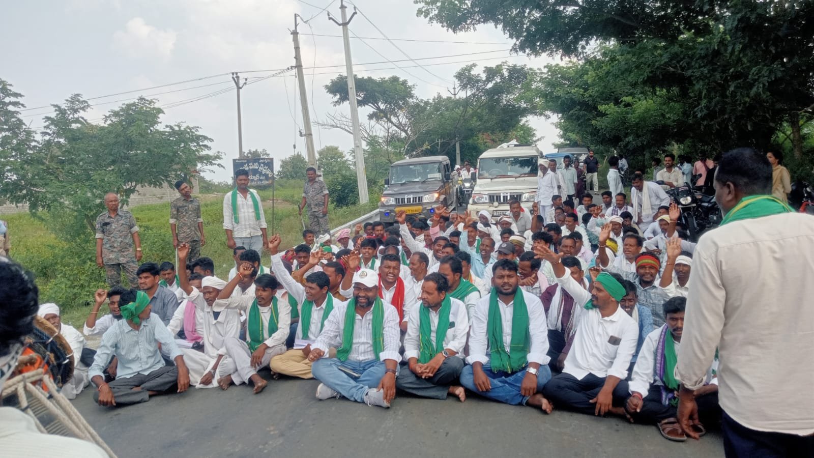 ఆదివాసీల హక్కులను కాలరాస్తే సహించేది లేదు!